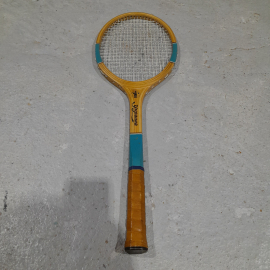 Теннисная ракетка деревянная